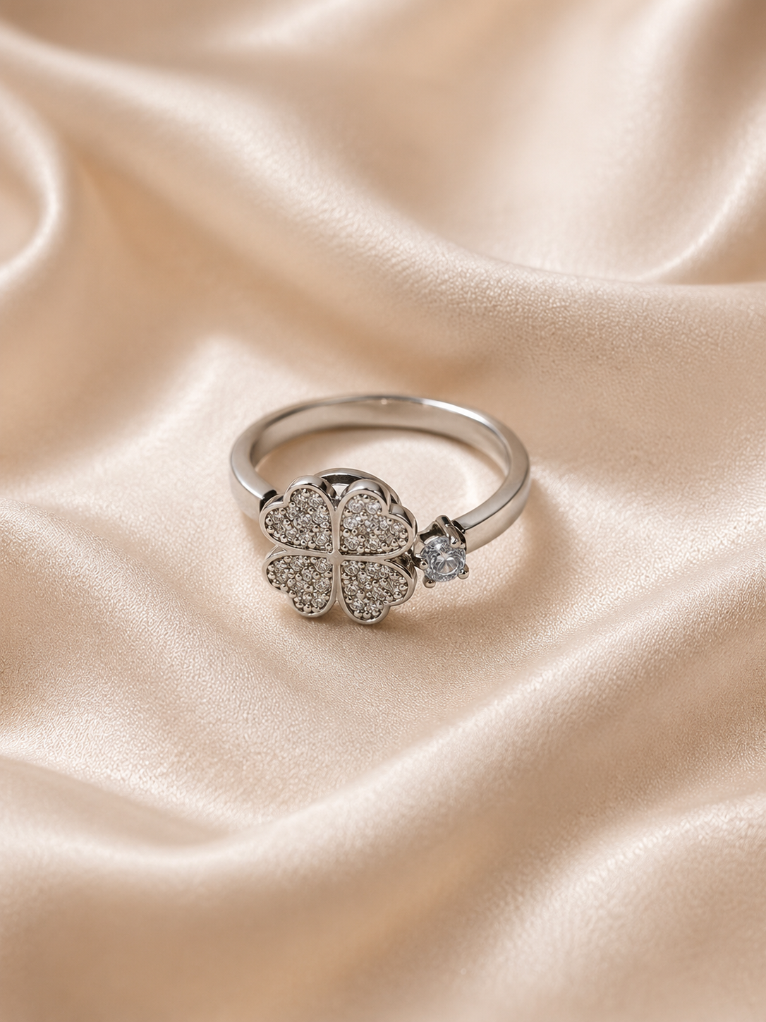 Lucky Clover Crystal Ring – Silver